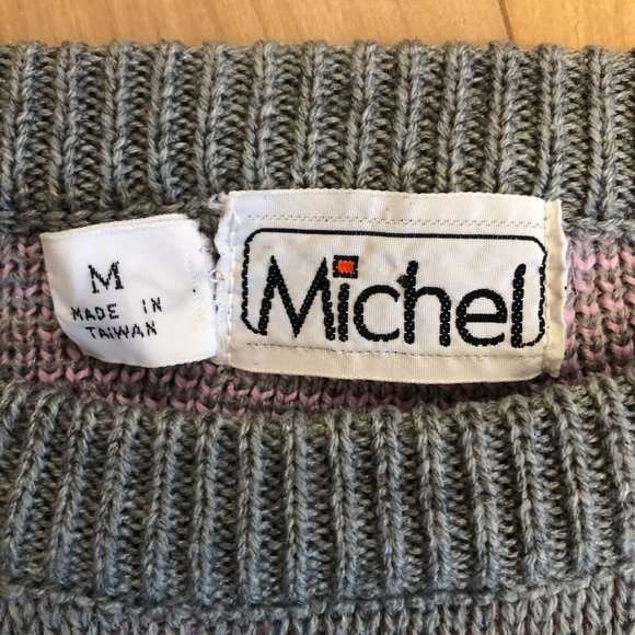 Gray sweater with pink patterns - Picture 8 of 8